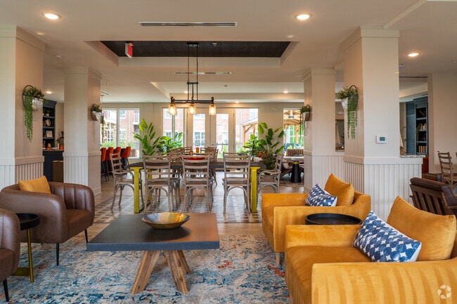 10945 Nuckols Rd - Lobby