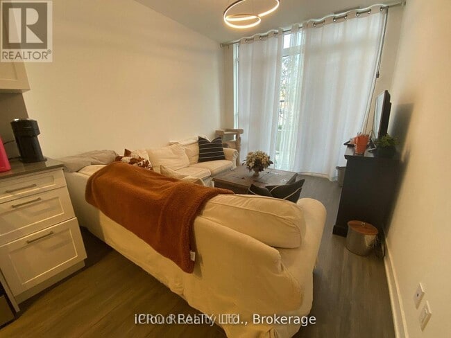 Photo - 681 Yonge St Unit 103