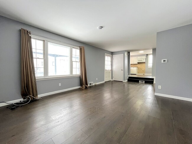 Building Photo - Comfortable 2-Bed Plus Den Home Available in Tonawanda