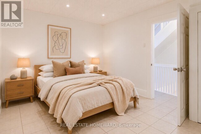 Photo - 208 Ontario St