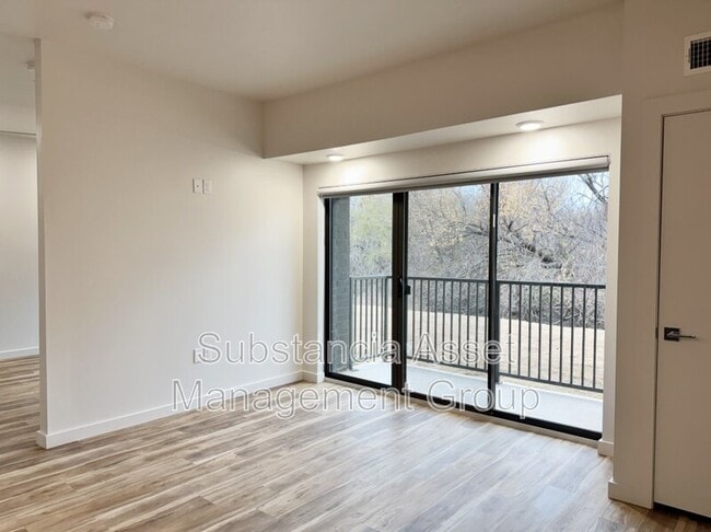 Photo - 1665 Midtown Pl