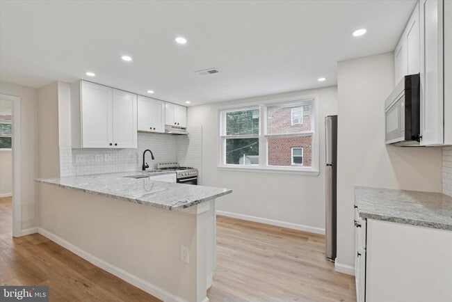 Building Photo - 421 W Jefferson St Unit B Rental