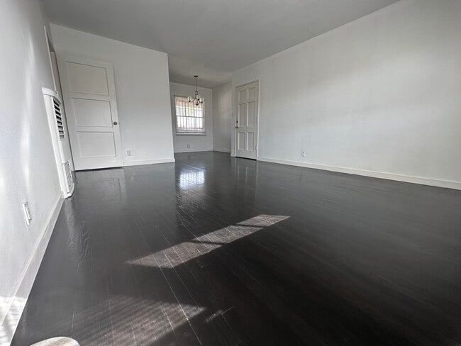 2106 Delaware Ave