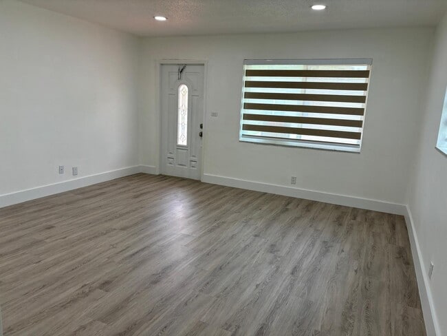 Photo - 4715 NW 44th St