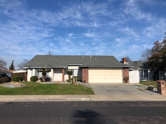 Building Photo - 980 Lakewood Dr
