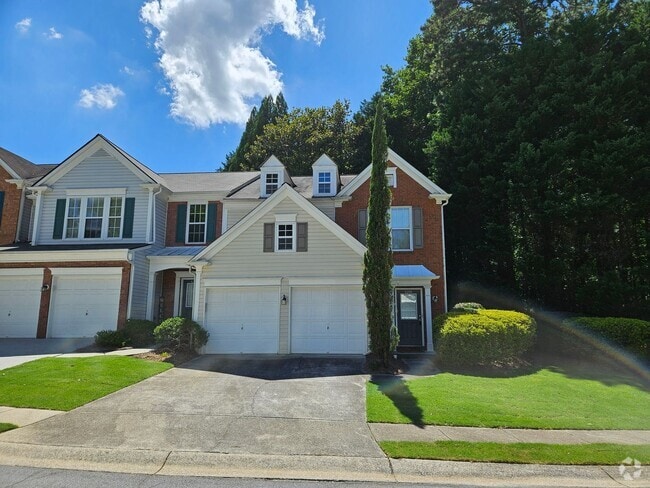 Building Photo - Rare 3 bed 2.5 bath Townhome home located ...