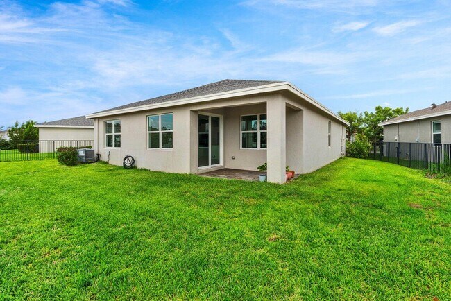 Photo - 2770 NE Breezeway Cir