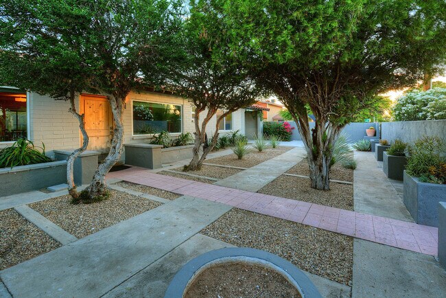 Photo - Luxury housing ,Close to U of A! Newly Ren...