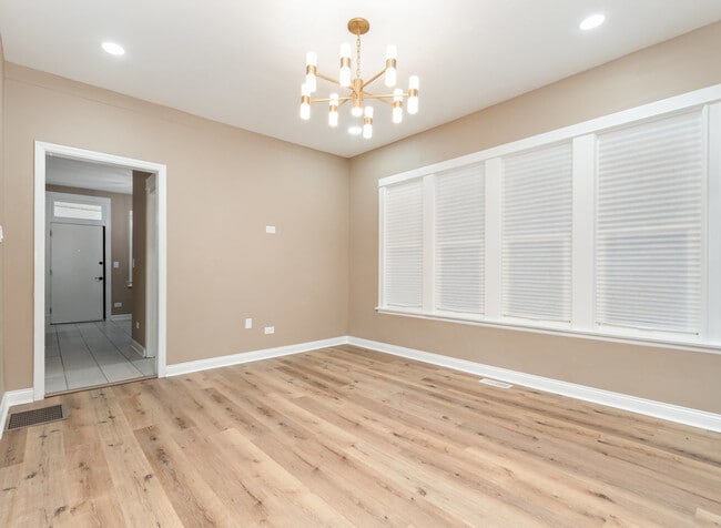 Photo - 7634 S May St