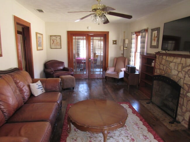 Photo - 206 E Columbia St