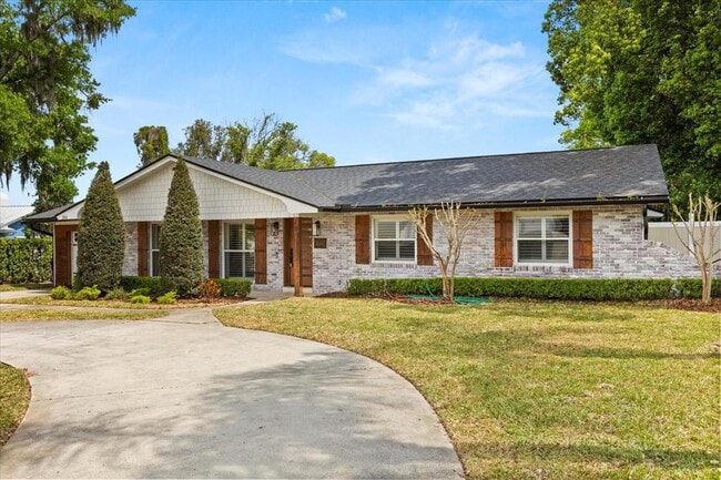 Photo - 201 Cedarwood Dr