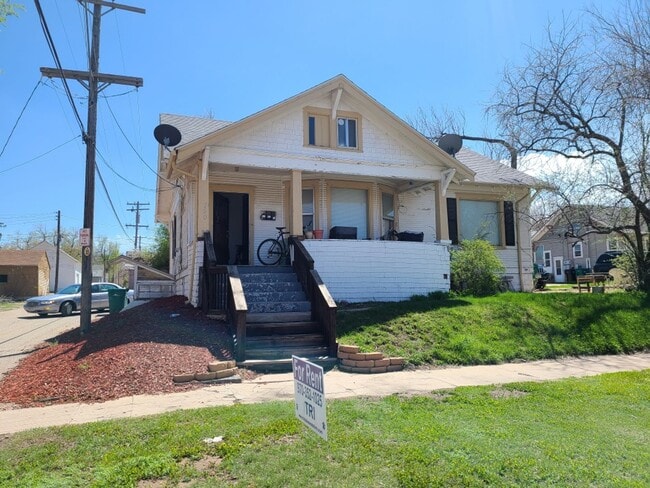 Building Photo - EHN720 Unit LE