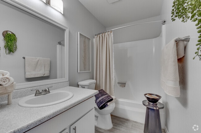 2BR, 2BA - 936SF - Second Bathroom