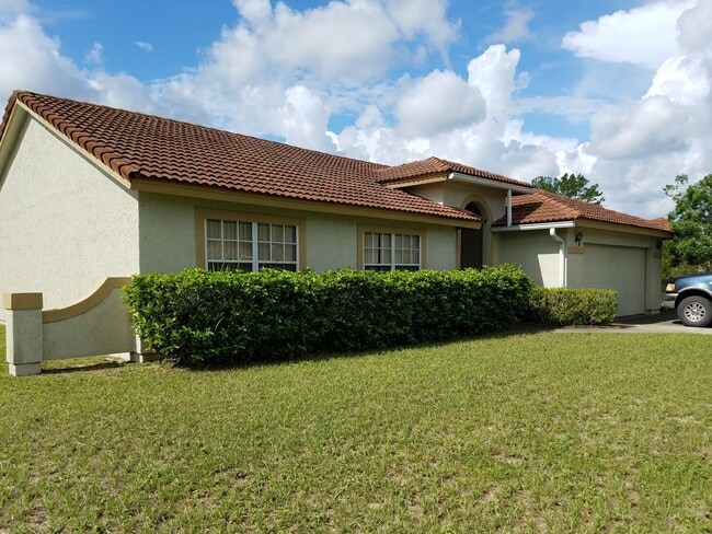 Building Photo - Newly Renovated 3/2 Home - Lake Joy/Magic ...
