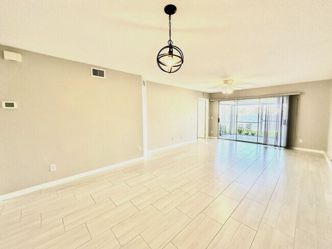 Photo - ** EMERALD LAKES ** 2 BED / 2 BATH CONDO - LAKE VIEW - CENTRAL NAPLES - ANNUAL RENTAL