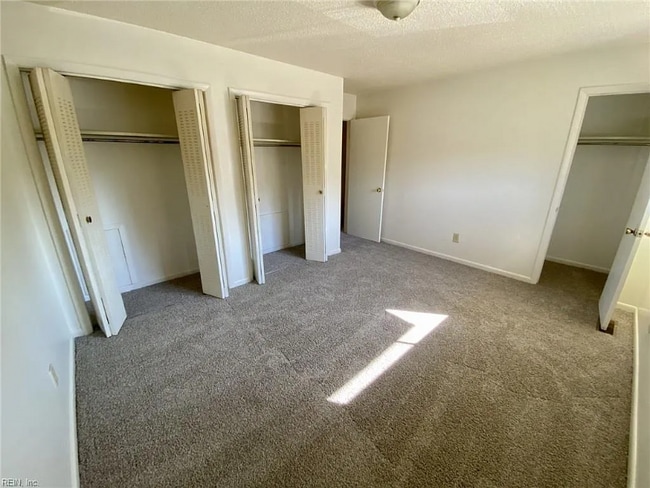 Photo - 5644 Darby Close