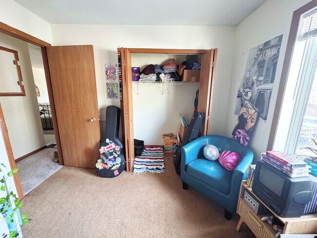 Photo - Off Campus Housing Option - Spacious 3 Bedroom Unit! Unit 799