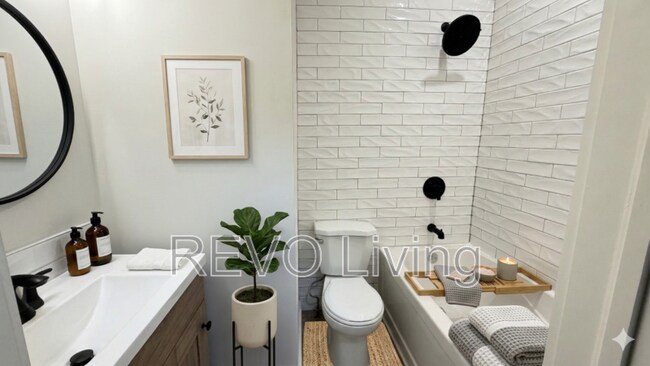 Photo - 193-193 Church St