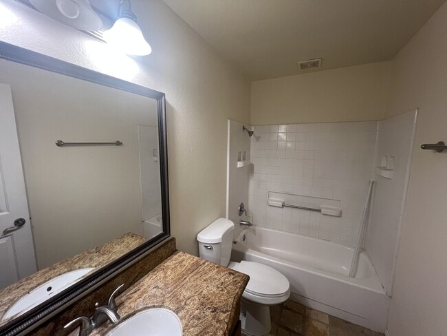 Photo - 539 Woodside Oaks