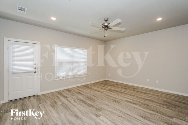 615 Sophia Wy