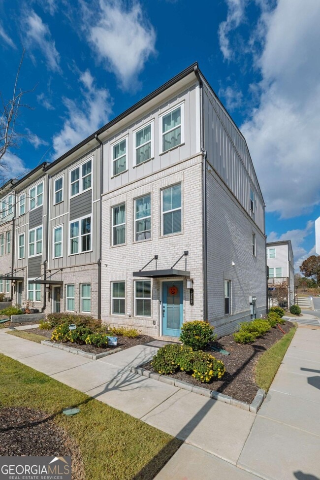 Photo - 313 Skylar Way SE