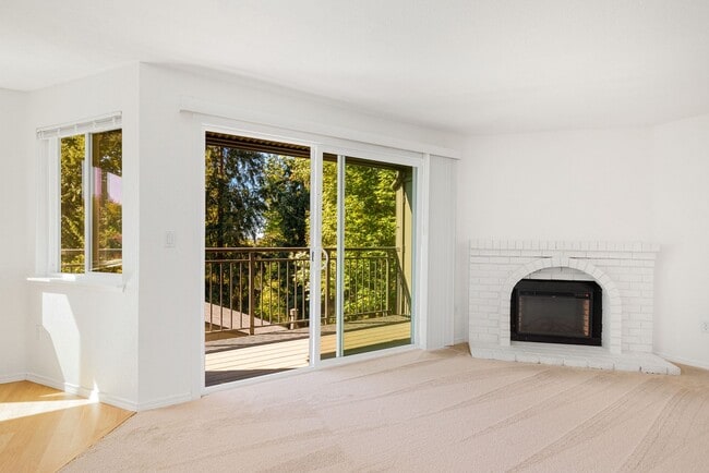 Photo - 2 Bed, 1 Bath Condo with Easy Access to I-405