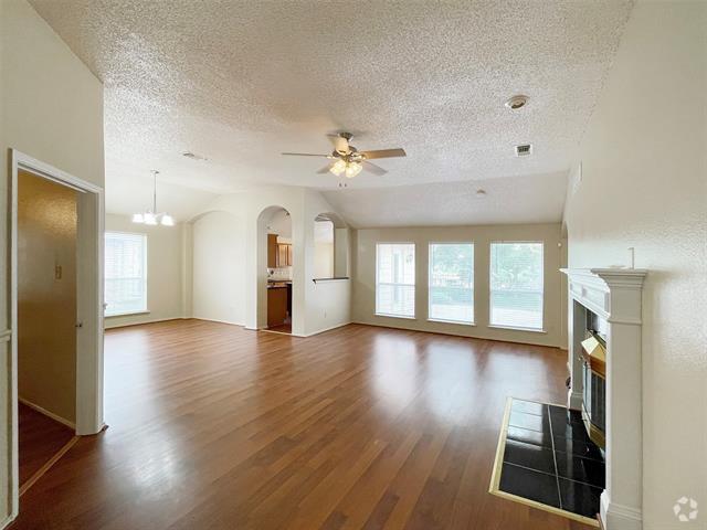 Building Photo - 2929 Dover Dr Rental