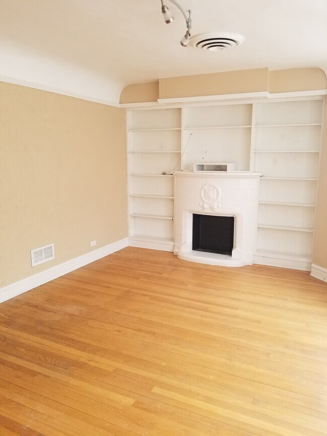 Photo - 2331 S Lombard Ave Unit 2