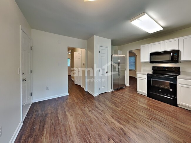 Photo - 4401 Cobble Creek Ln