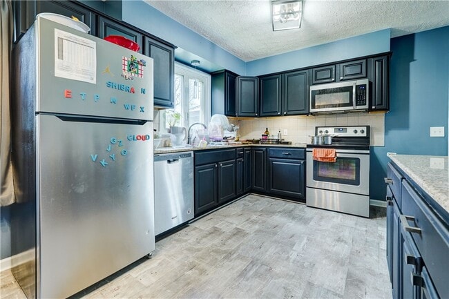 Photo - 889 Long Pond Rd