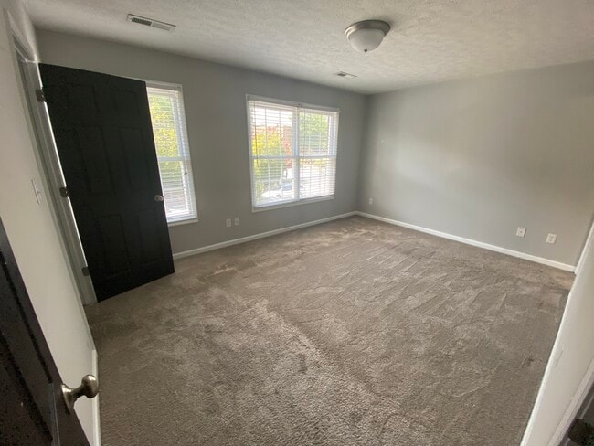 Master Bedroom - 655 Wyndhurst Dr