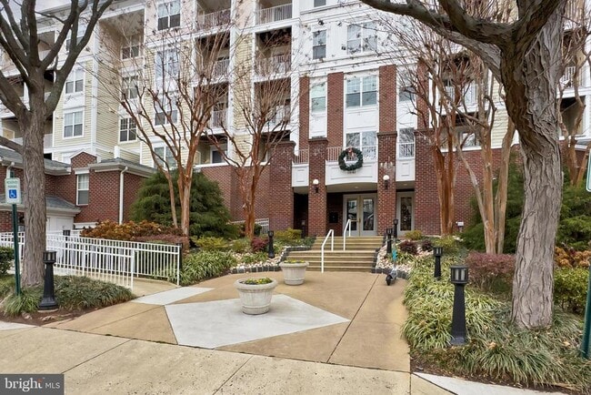 Building Photo - 1641 International Dr Unit 415