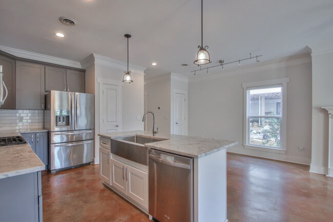 Photo - 1319B Pillow St