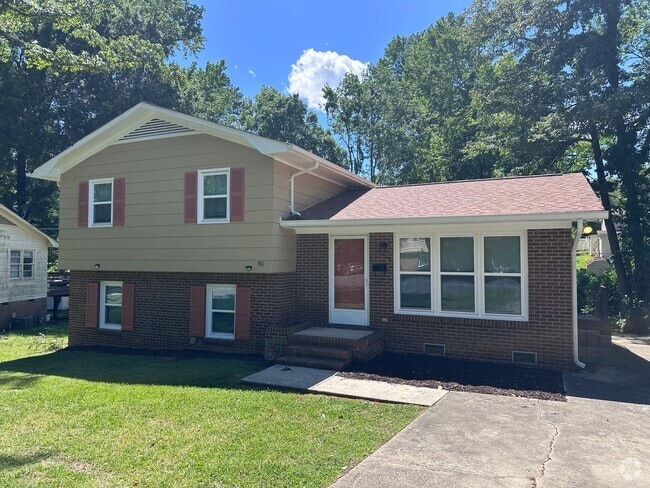 Building Photo - Beautifully Renovated 4 Bedroom Home!!