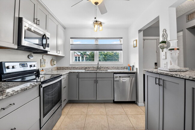 Building Photo - 2016 S Federal Hwy Unit E309