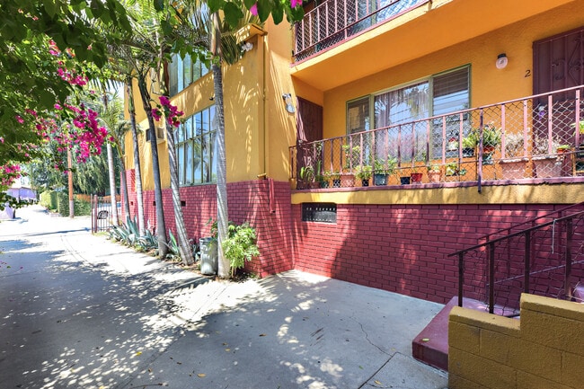 Photo - 4052 Chevy Chase Dr Unidad 7