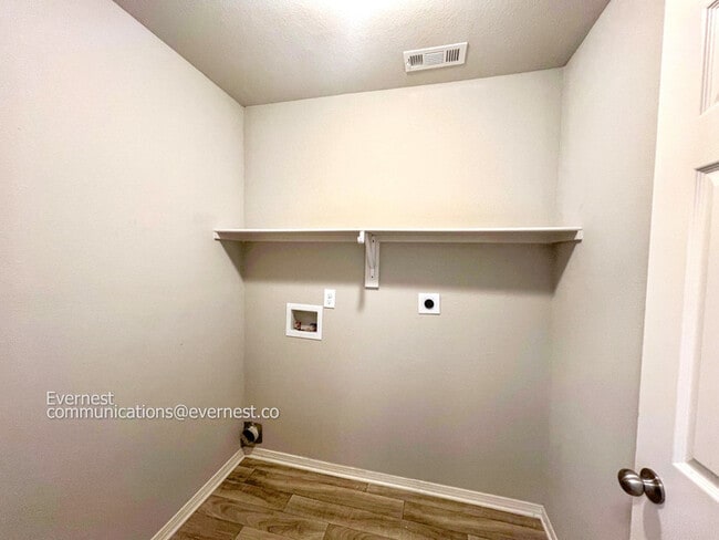 Photo - 1137 Santa Fe Trl