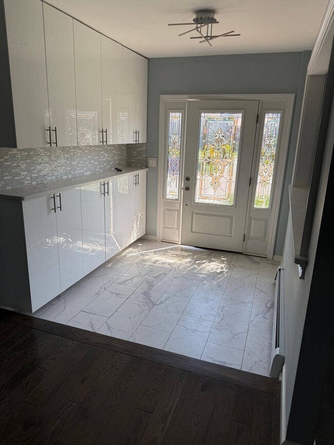 Photo - 52-40 Leith Pl