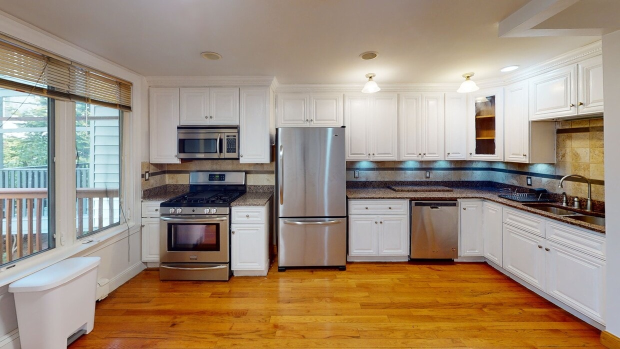 Photo - Private bedroom in 4 bed/1 bath Home