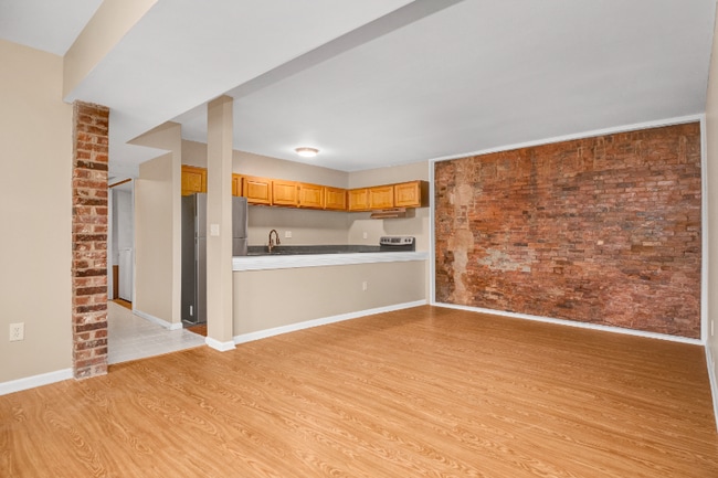 Photo - 58 Buckingham St Unit A