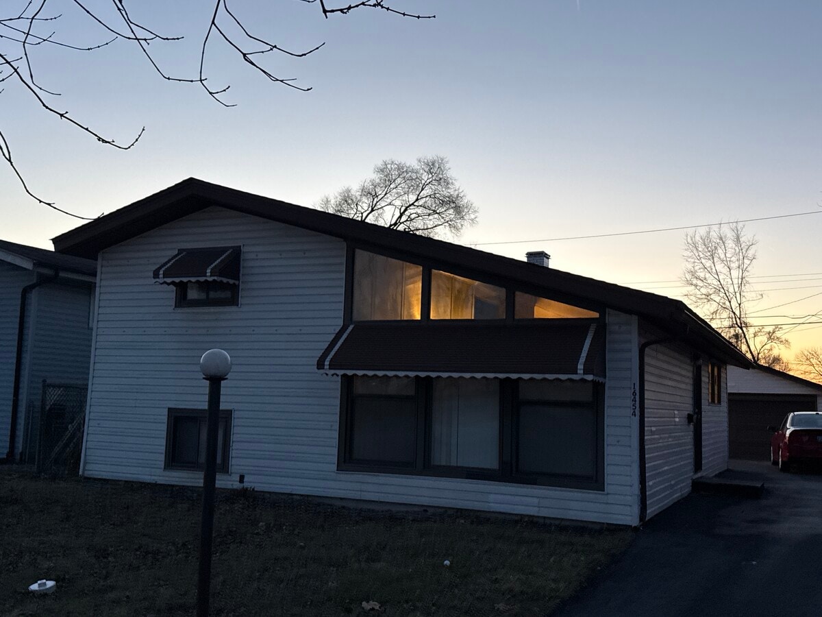 Photo - 16454 Wolcott Ave
