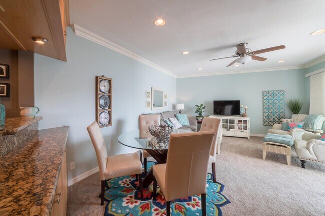 Photo - 630 The Vlg Unidad 205