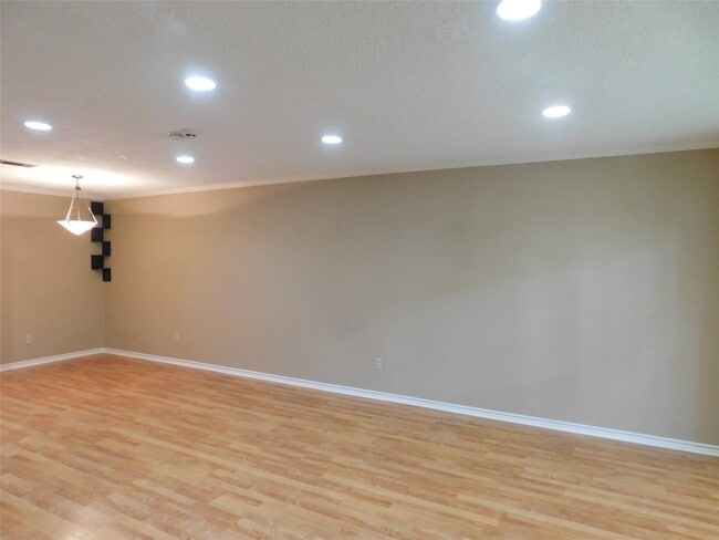 Photo - 472 N Post Oak Ln