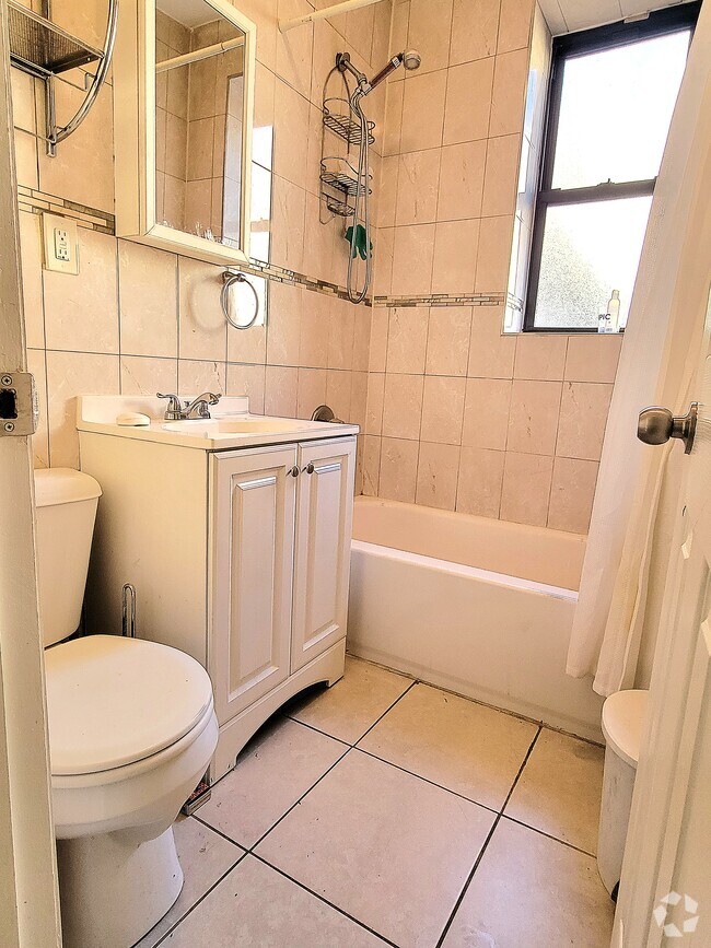 Building Photo - 335 E 34th St Rental