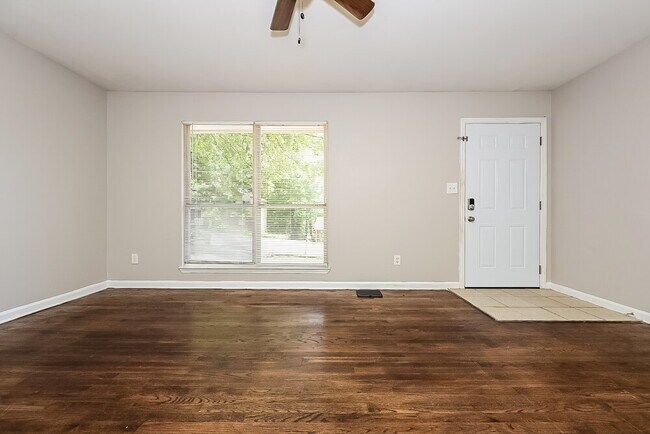 Photo - 6637 Imperial Dr