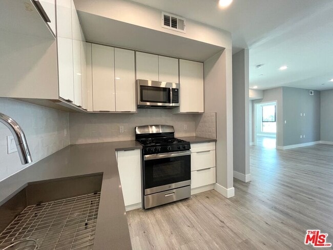 Photo - 14612 Calvert St Unit 401