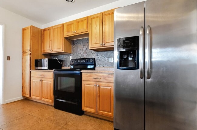 Photo - SFR in CENTRAL LOCATION - CLOSE TO U OF A