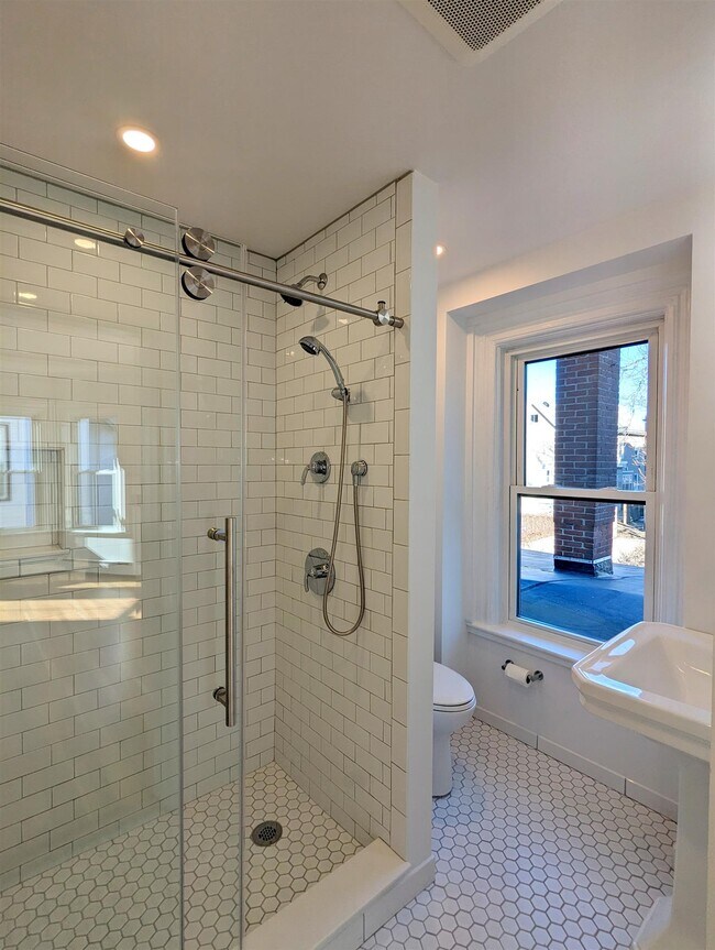 Photo - 17 Howe St Unit 1