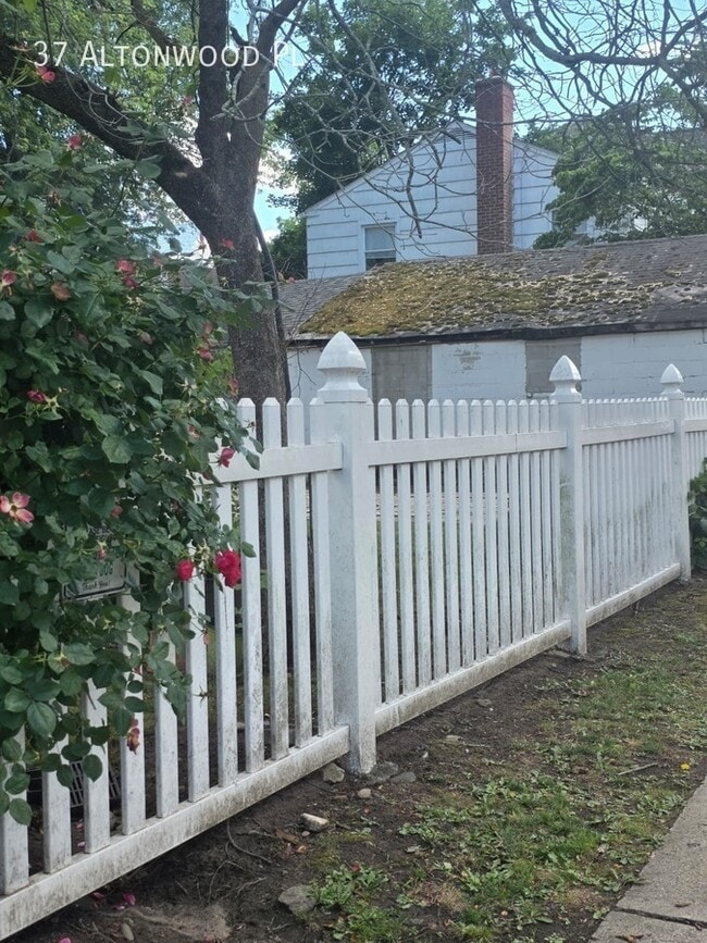 Photo - 37 Altonwood Pl