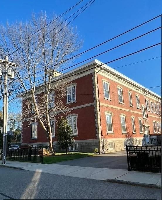 Building Photo - 12 Elm Street, 2 Unit 2
